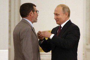 В День России российский президент Владимир Путин вручил государственные награды одиннадцати ученым, музыкантам, музейным работникам, врачам. В числе награжденных был писатель, преподаватель Литературного института, литературный критик, обозреватель «Российской газеты и «Года Литературы», победитель «Большой книги» (и персонаж нескольких книг других ее лауреатов) Павел Басинский.