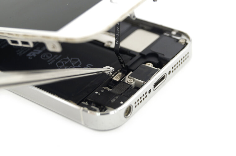 Замена передней панели дисплея в iPhone 5S своими руками