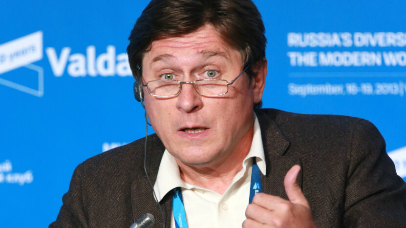 И напоследок. Владимир Фесенко указал, что мы стараемся сегодня забежать вперед, как он сказал. Мы это и планировали сделать, так как мне кажется, что один из недостатков нашей политологической науки, социологической науки, это определенным образом взгляд назад, и определенным образом намерение посмотреть на то, что есть. А недостает сегодня и соображений теоретических, и на самом деле теорий прогнозирования, социального прогнозирования, политического прогнозирования, и потому мне кажется, наш коллективный взнос, будет и теоретическим взносом в развитие именно социального прогнозирования и политического прогнозирования в нашей стране.