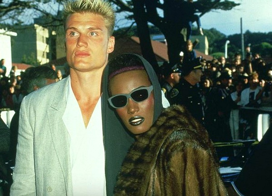 Грейс лундгрен. Grace Jones и Дольф Лундгрен. Грей Джонс и Дольф Лунгер. Грейс Джонс и Дольф. Грейс Джонс и Дольф Лундгрен в молодости.