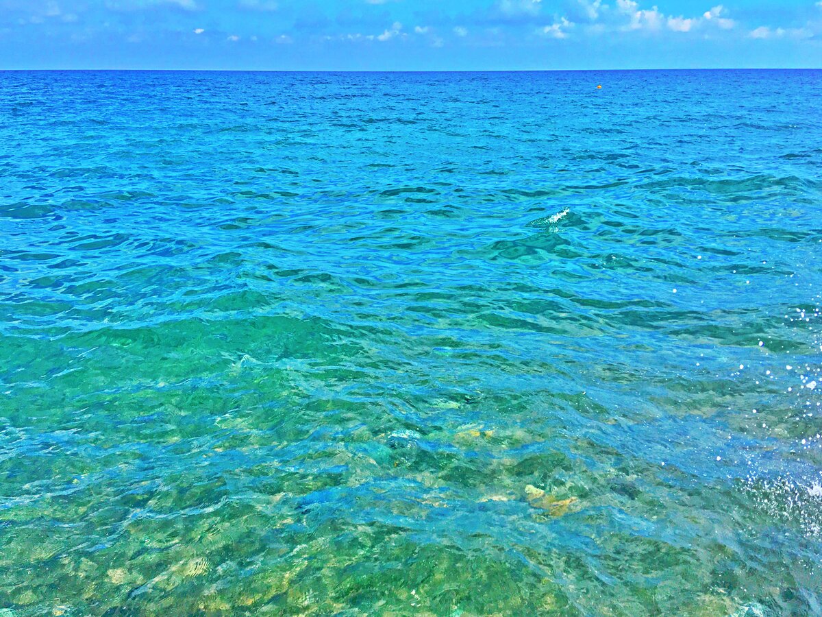 Лазурный цвет фото. Голубое море. Море черного цвета. Черное море лазурного цвета. Черное море бирюзовое.