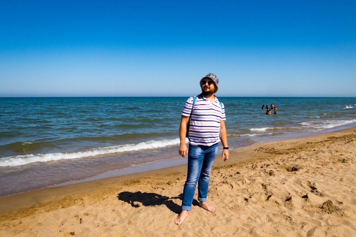 Каспийское море пляж Дербент. Дербент пляж Бриз. Пляж Бриз Каспийск.