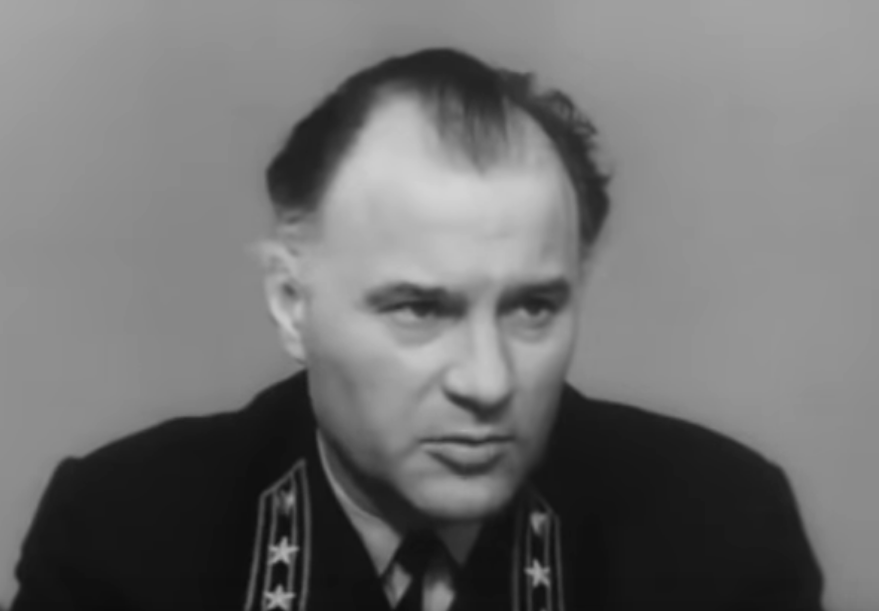 Аркадий Васильевич (Борис Белов), кадр из фильма "Без права на пощаду" (1971)