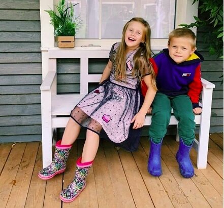 Кажется, только недавно старшая в школу пошла