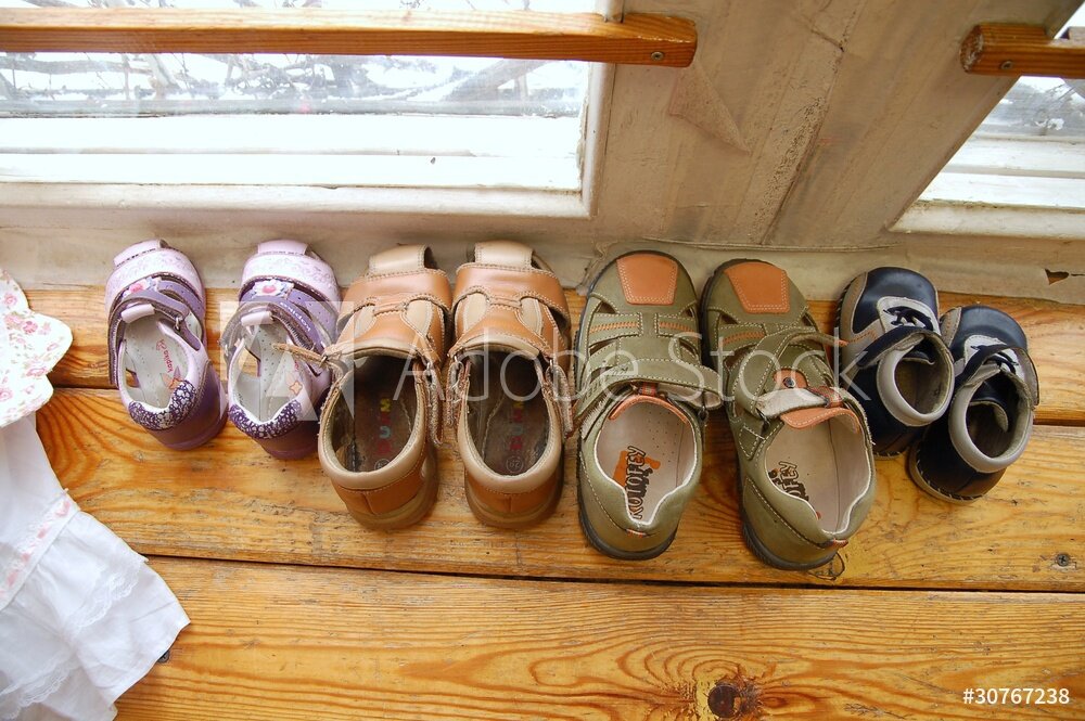 В многодетной семье в коридоре обувь только по сезону pixabay.com/дзен канал Растим много детей https://zen.yandex.ru/rastimdetej