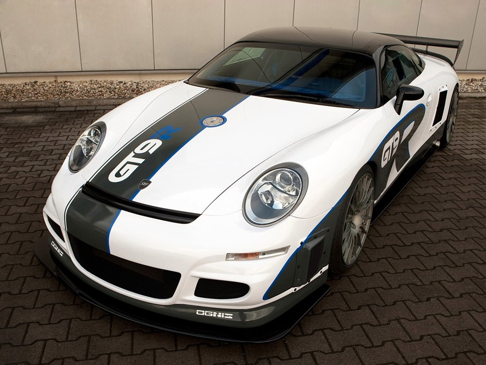 Наивысшая скорость —  414 км/ч. Покупателям обойдется в 695 тысяч долларов. Этот супер-кар,  своим экстерьером схожий с Porsche 911, создала немецкая тюнинговая  компания 9ff. У автолюбителей дизайн вызвал неоднозначную реакцию: в  отзывах встречается как восхищение красотой авто, так и критика  «уродливых фар» и слишком удлиненного кузова.