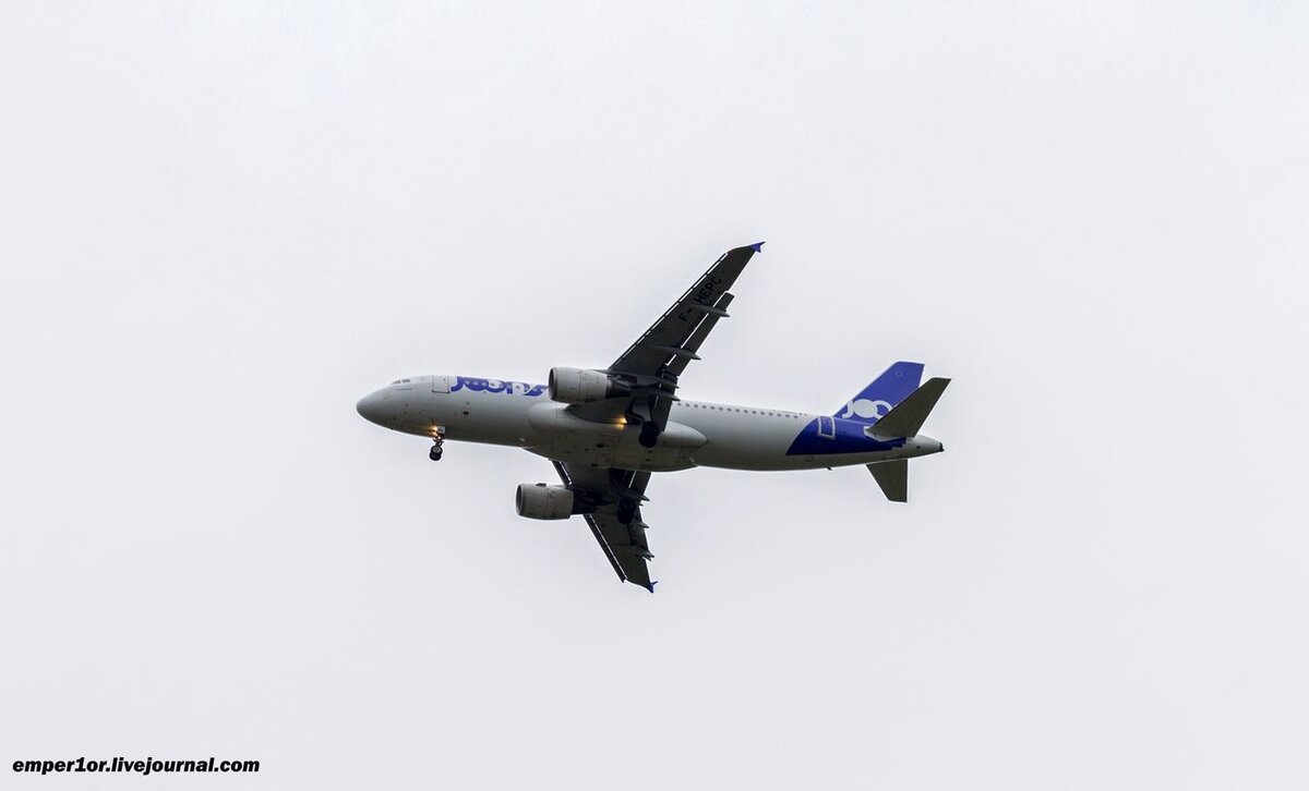 Airbus A320-214 рейсом AF1044 Париж - Москва (Шереметьево)