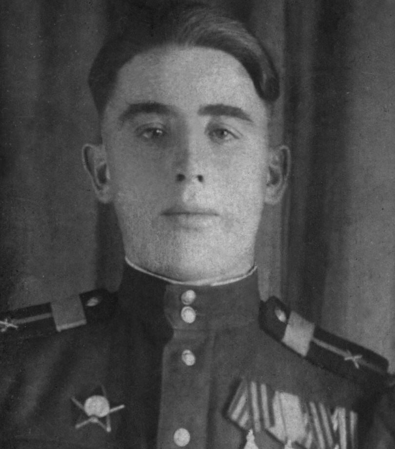 Этот снимок с надписью: «Ксене от Василия. 7.02.1949 г.» хранится в семейном архиве 70 лет