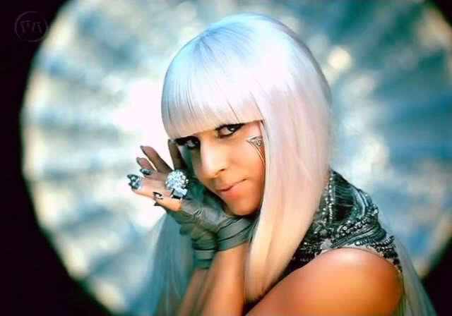 Lady Gaga в клипе на песню Poker Face (2008).