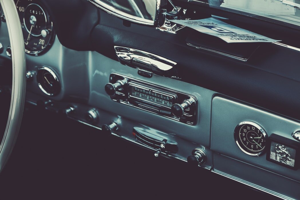 https://images.unsplash.com/photo-1497471618758-304d9efcc409?ixlib=rb-1.2.1&ixid=eyJhcHBfaWQiOjEyMDd9&auto=format&fit=crop&w=1048&q=80