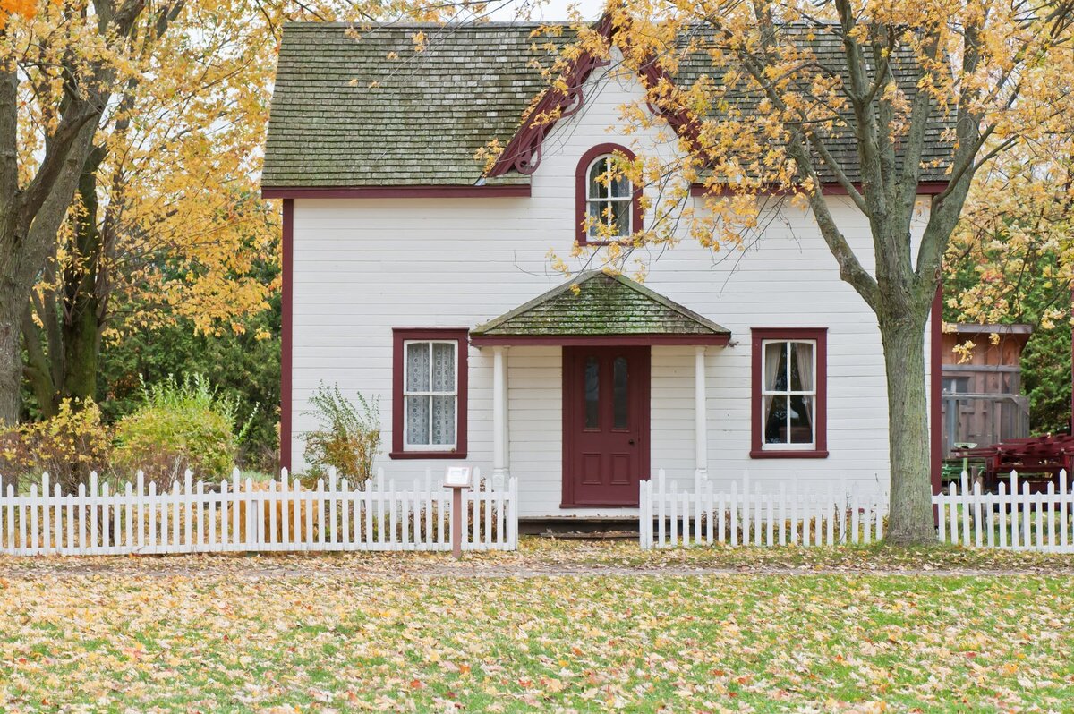 https://images.pexels.com/photos/1029599/pexels-photo-1029599.jpeg?cs=srgb&dl=architecture-building-exterior-1029599.jpg&fm=jpg