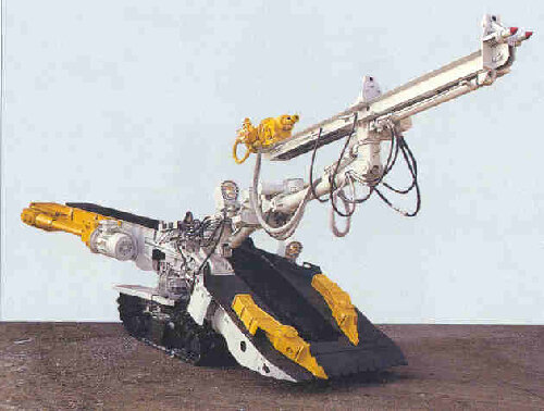 Породо-погрузочная машина с навесной бурильной установкой – аналогичная была и у нас.