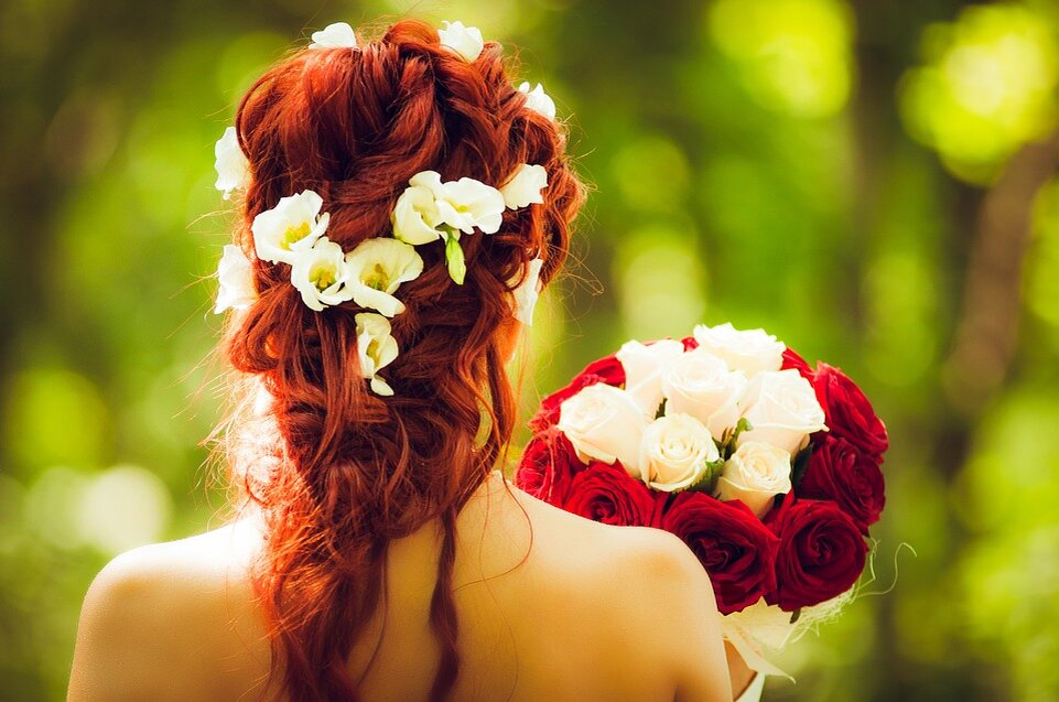 https://pixabay.com/photos/bride-marry-wedding-red-hair-1355473/