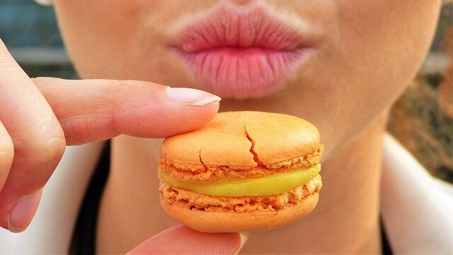 https://pixabay.com/ru/photos/macaron-%D0%BE%D1%80%D0%B0%D0%BD%D0%B6%D0%B5%D0%B2%D1%8B%D0%B9-%D1%81%D0%BB%D0%B0%D0%B4%D0%BE%D1%81%D1%82%D1%8C-%D0%B2%D1%8B%D0%BF%D0%B5%D1%87%D0%BA%D0%B0-2462247/
