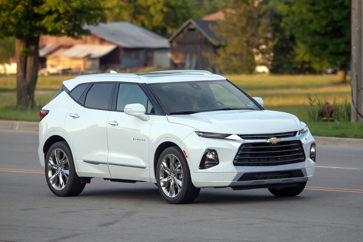 http://gmauthority.com/blog/wp-content/gallery/2019-chevrolet-blazer/2019-chevrolet-blazer-premier-awd-silver-exterior-testing-july-2018-002.jpg