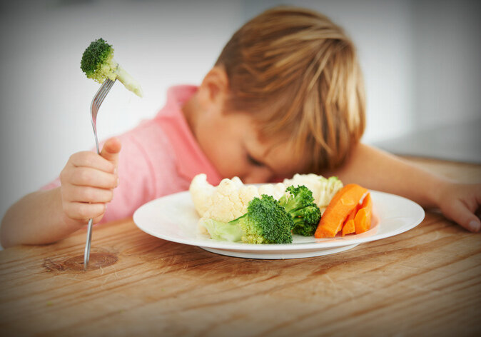 Не любит есть