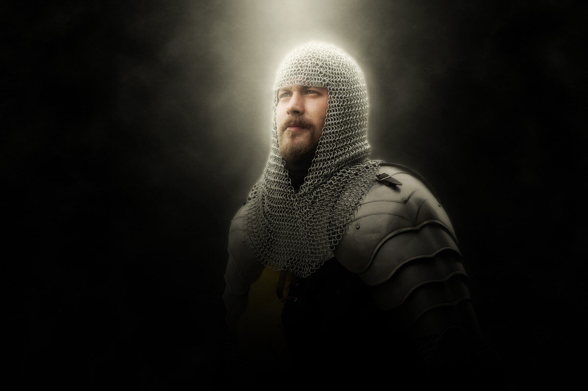 https://c.pxhere.com/photos/aa/6a/knight_armor_chainmail_middle_ages_historically_man_face_sword_fighters-1373043.jpg!d