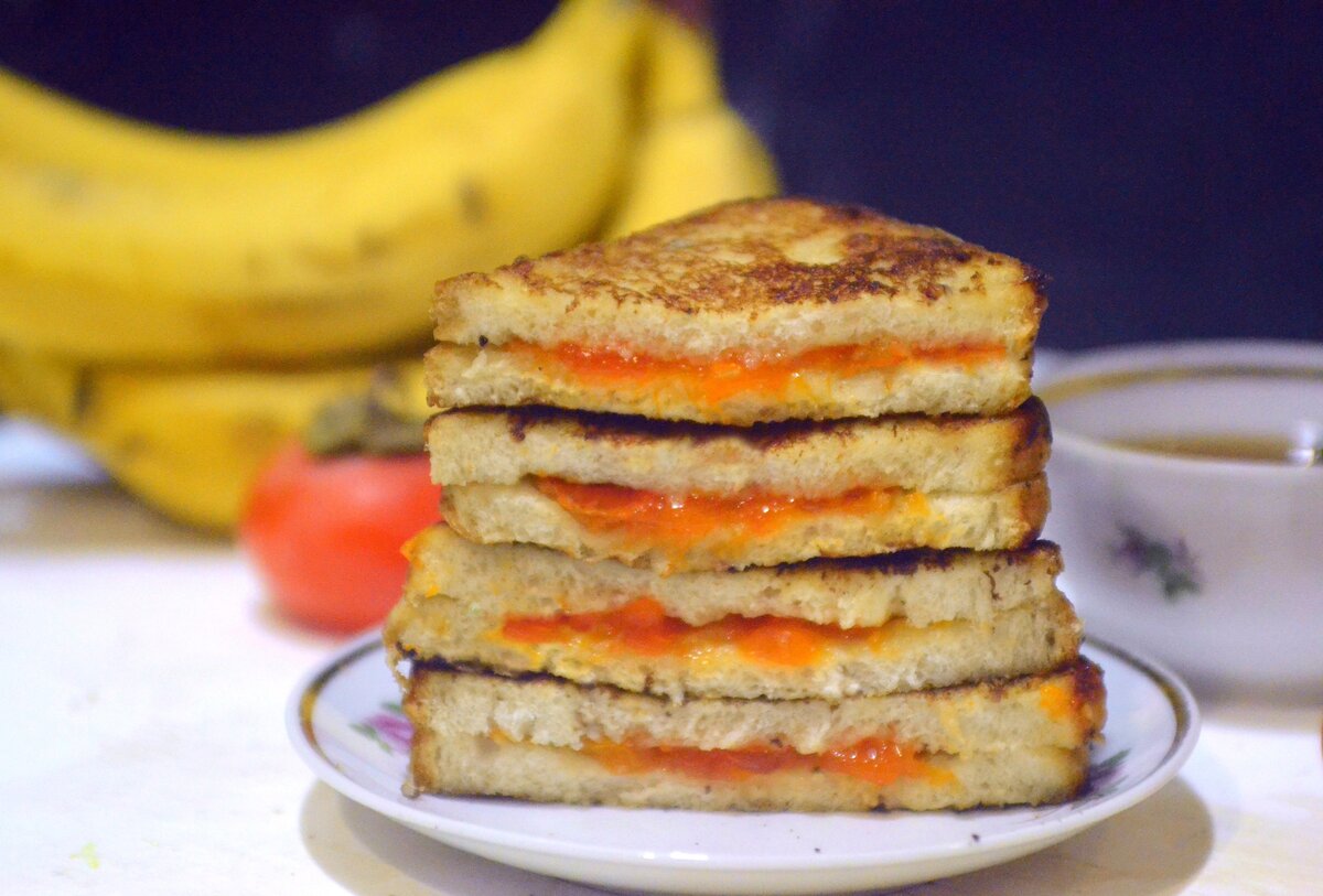 Приготовили гренки с хурмой в специальной пропитке. Это бомба, друзья! (по нашему мнению)