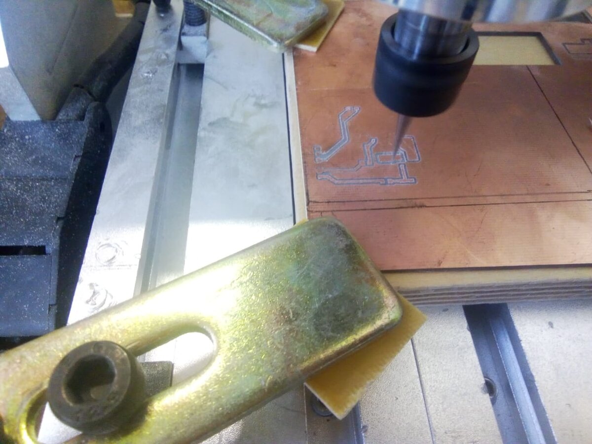 Рис.2. Фрезеровка ПП