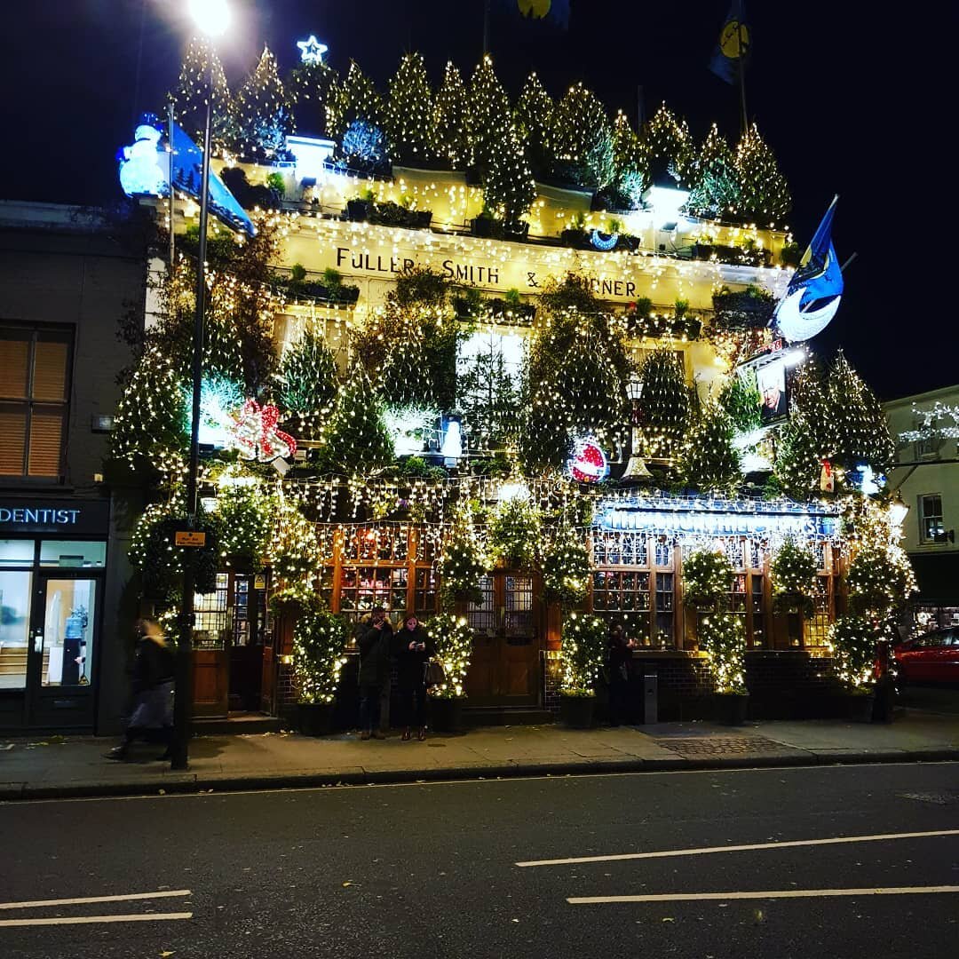 Лондон ждет. Churchill Arms pub London. The Churchill Arms.