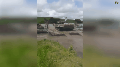 Мехвод видимо не видел команды стоп, жертв нет, пострадал только танк.