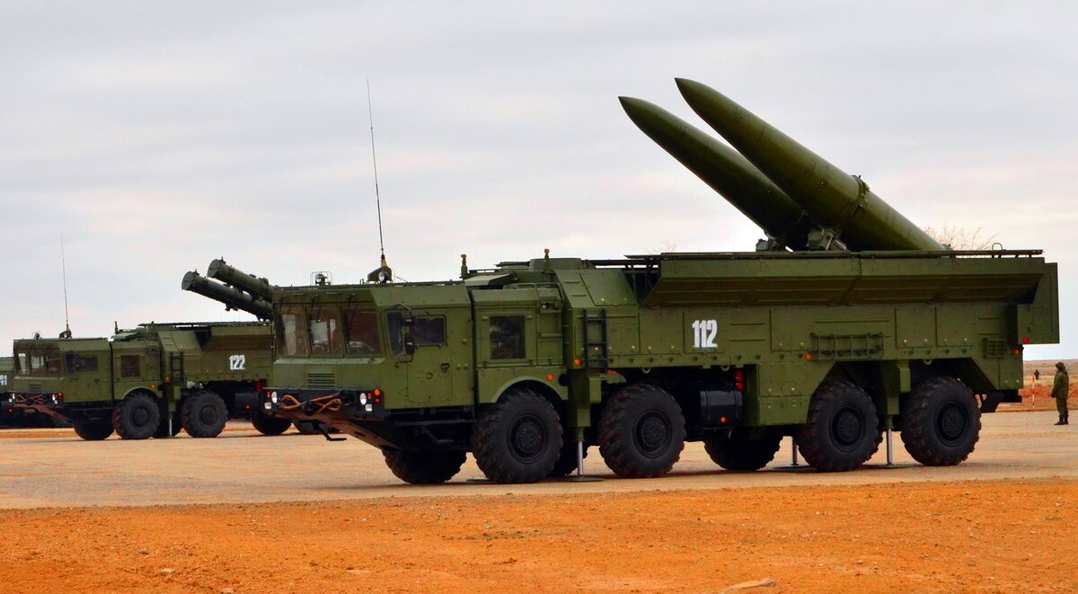 Пусковые установки Искандер-М и Искандер-К. источник: МО РФ