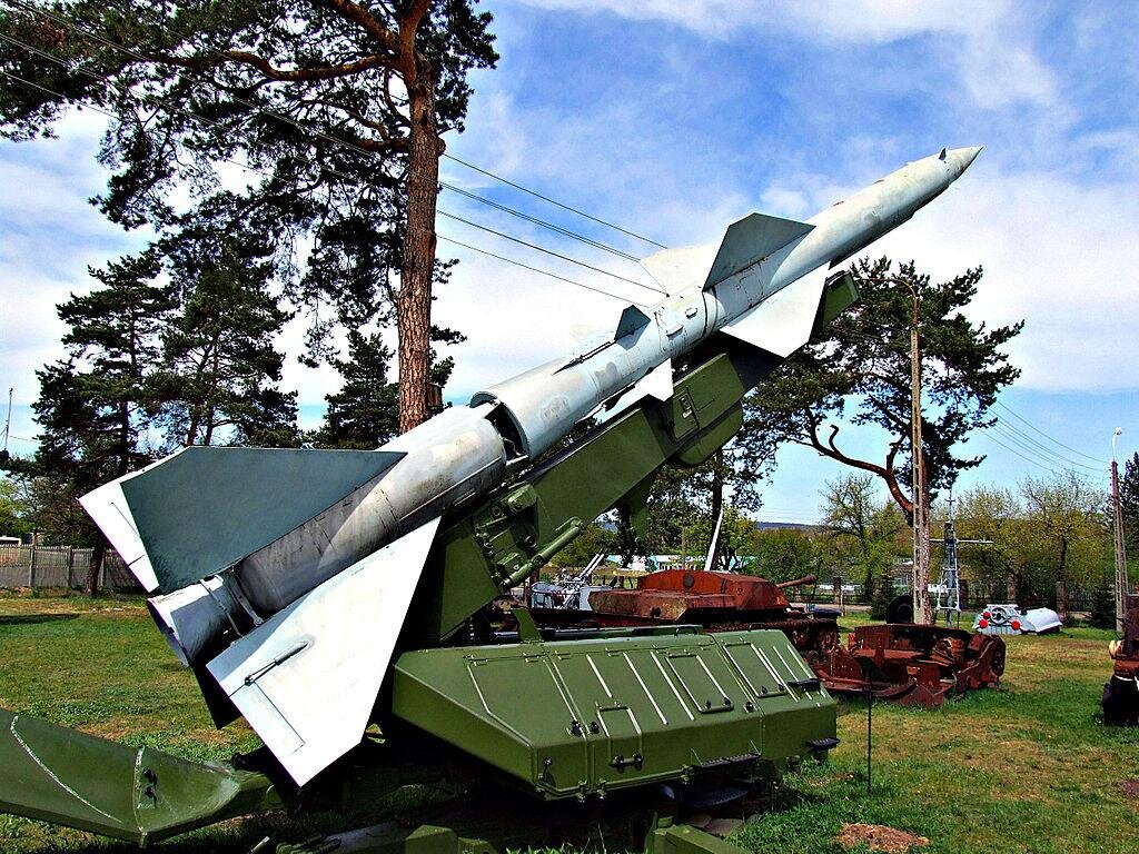 Пусковая установка с ракетой комплекса С-75.