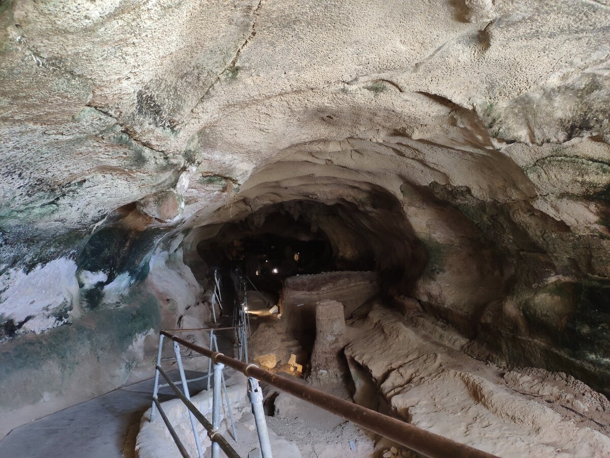 Пещера Гхар-Далам