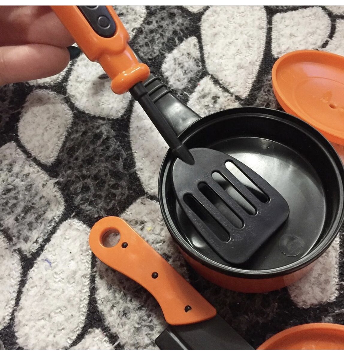 Мне кажется понравится как девочкам, так и мальчикам. Рекомендую.