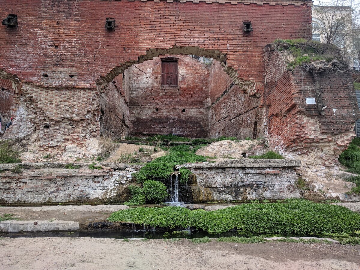 Парамоновские склады ростов на дону фото Парамоновские склады. Бассейн в памятнике архитектуры Записки русского гида Дзен