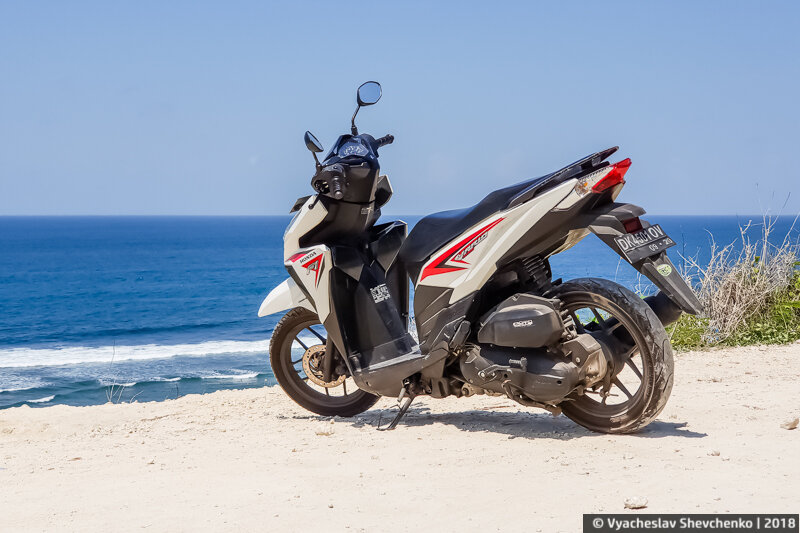 Мой Honda Vario на фоне Индийского океана