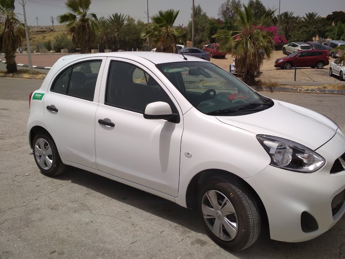 Автомобиль «Nissan Micra» (Бензин, двигатель объемом 1,2 л., вариатор). Брали в прокат на неделю в мае 2018 года в городе Нетания, Израиль. Экипаж три человека. Объехали наиболее заселенную часть страны: от Тиверриадского озера на северо-востоке до Бер-Шева на юге.