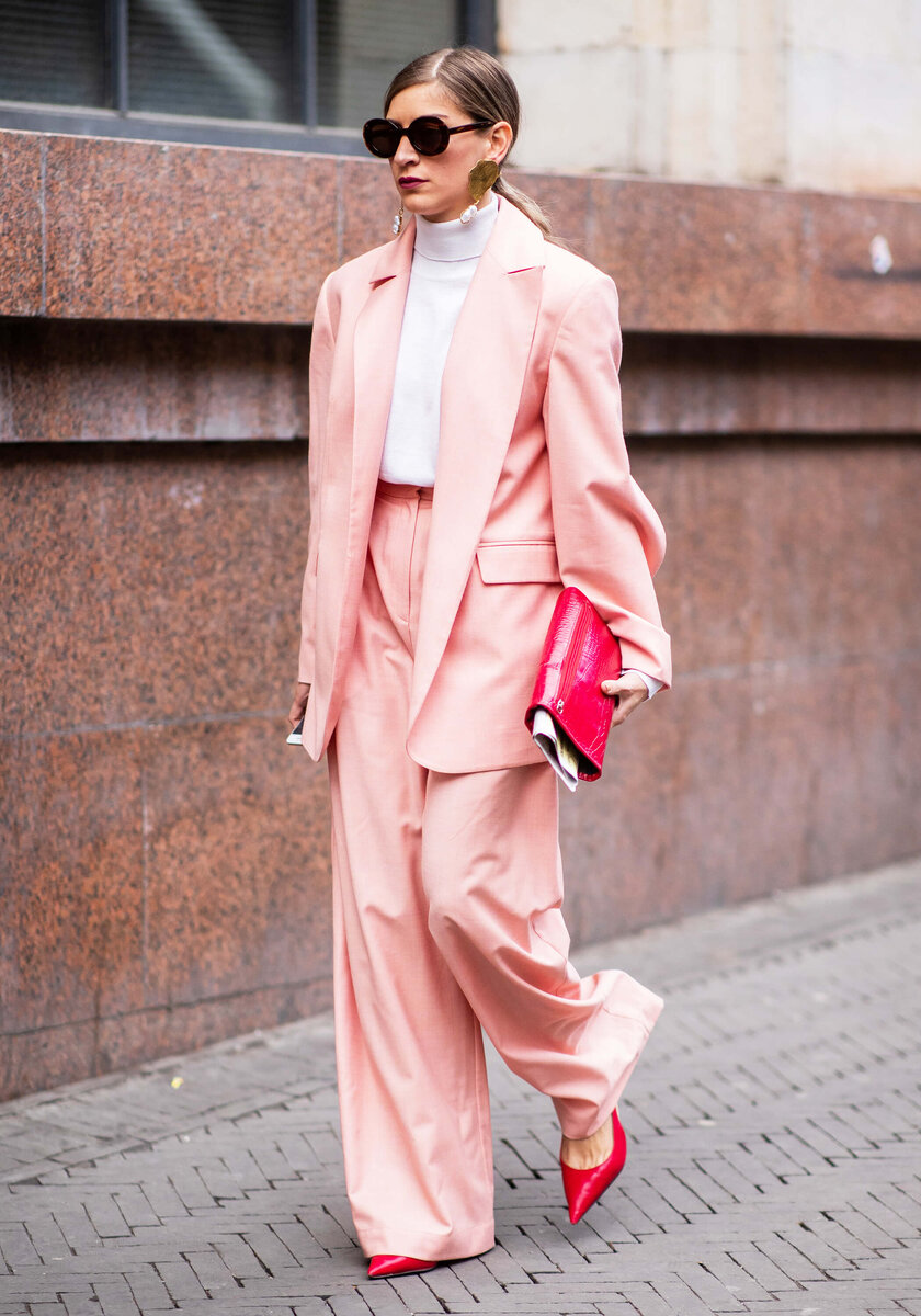 Просторные брюки и oversize-пиджак – сладкая парочка, которая не раз вас выручит. /Фото: dsigno.es