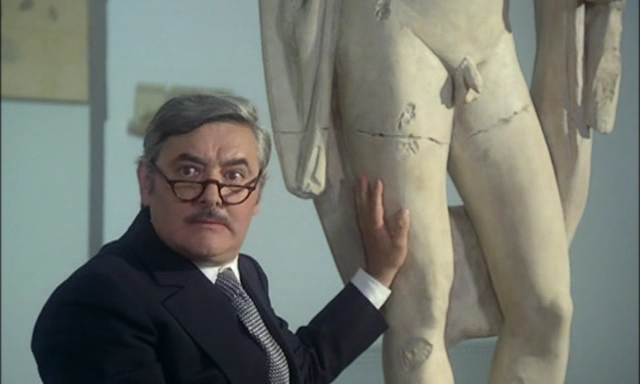 Финал французского фильма "Украли бедро Юпитера", где профессор из афинского музея  заканчивает собирать статую. У Юпитера нет фигового листочка