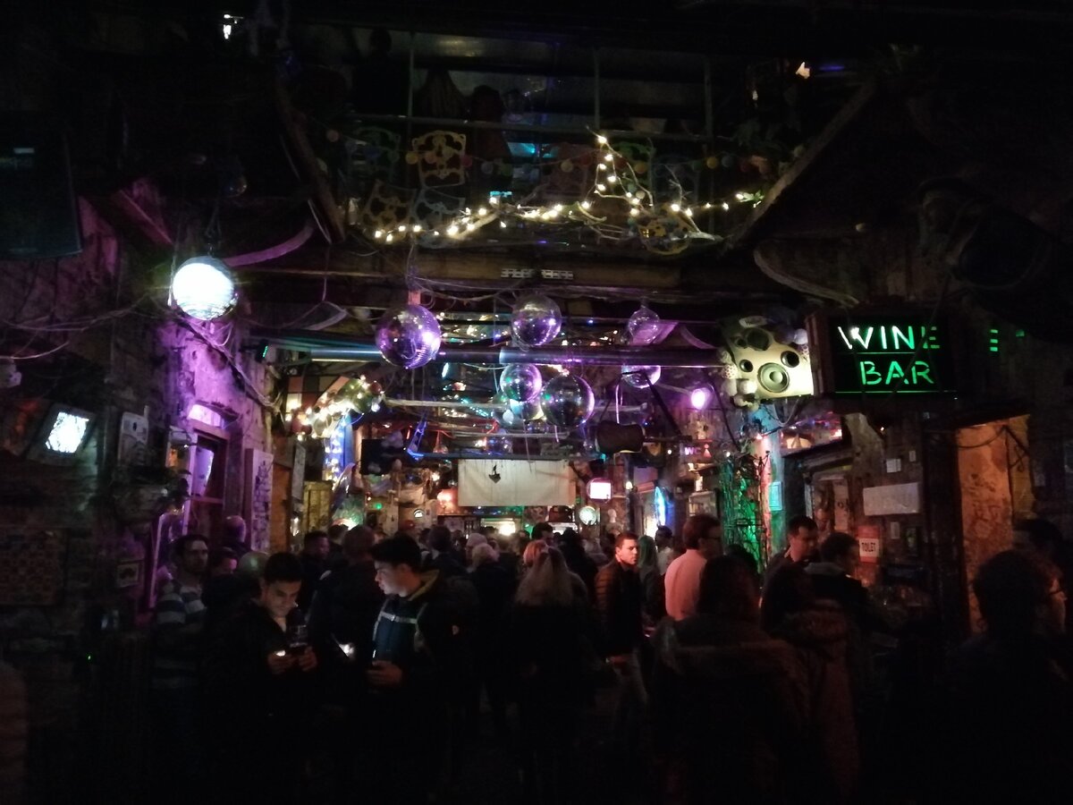 Руин-бар «Szimpla Kert»