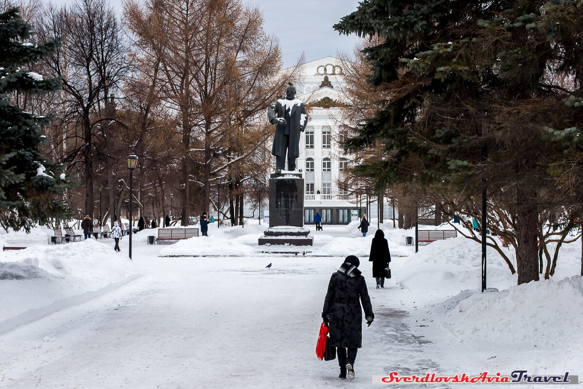 Пару лет назад посетил город Пермь и в один из дней устроил себе  пешеходную экскурсию по центру города и его окрестностям. Впечатлений  много, как положительных, так и отрицательных.-2-2