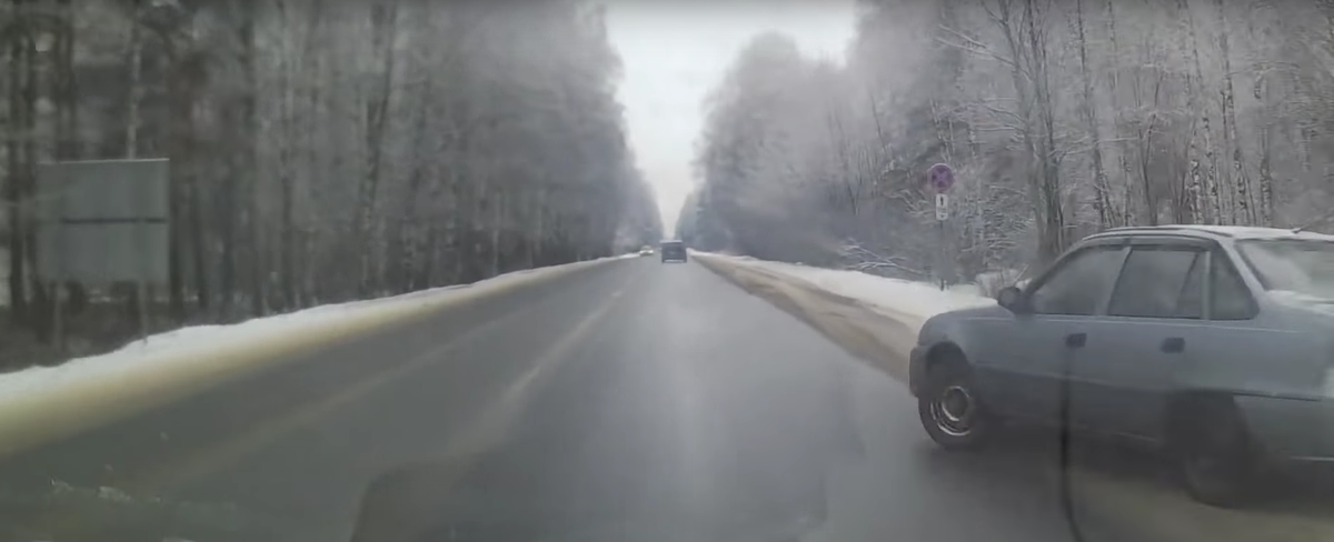 За несколько секунд "до". Скрин видео другой аварии