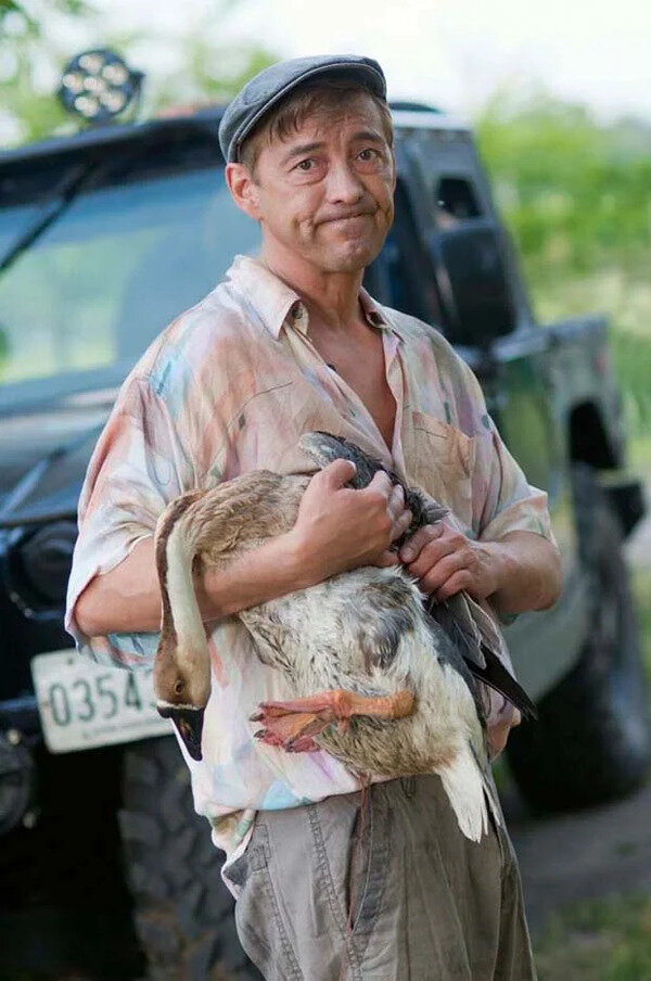 Следом за Людмилой Артемьевой отказался от сьемок актер Николай Добрынин(Митяй).Причина более ясна.Дело в том что актер устал играть горохового шута над которым все смеются и устал.Даже был разговор по этому поводу чтобы он стал в новой части сериала более серьезным персонажем,но режиссер четко дал понять,что роль Митяя останется без изменений в плане акцента роли.