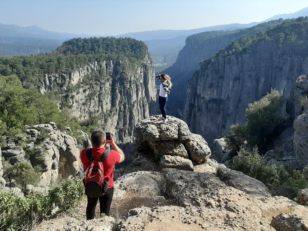 остался в ущелье. грозный ушкалойские башни. грин каньон турция сиде. тази каньон турция сверху. королевская тропа андалусия.
