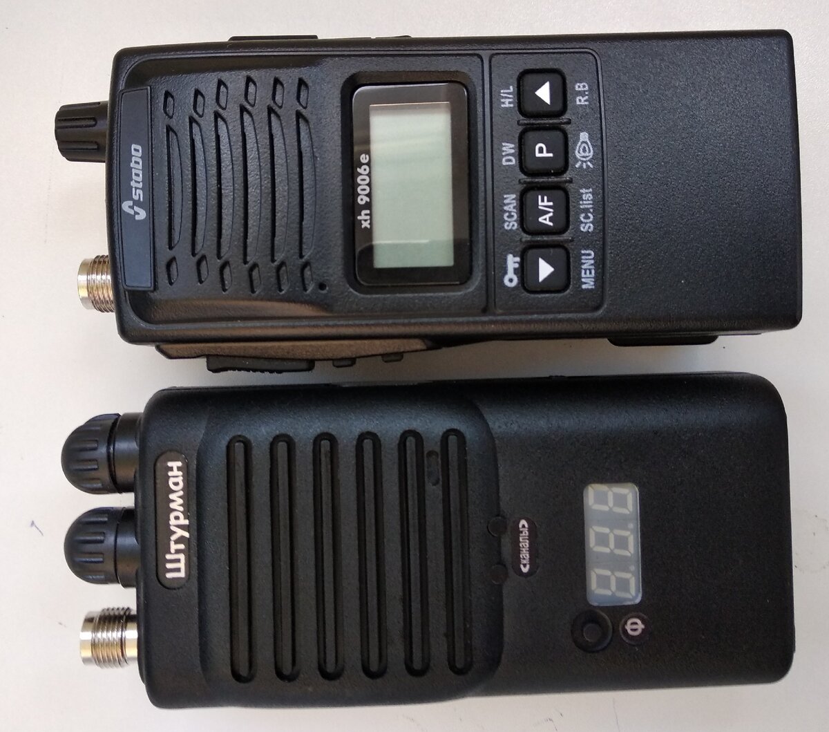 Штурман-180 и Stabo xh 9006e - по габаритам Штурман-180 немного меньше