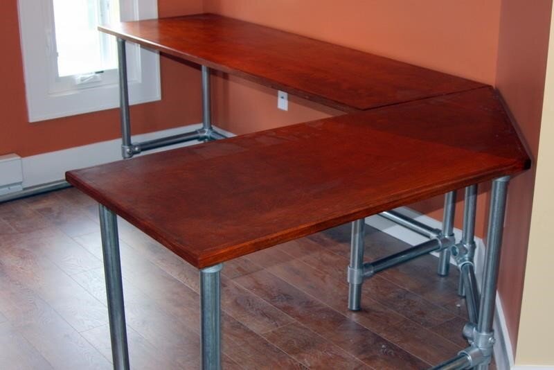 Для того чтобы сделать стол из дерева своими руками, потребуются: