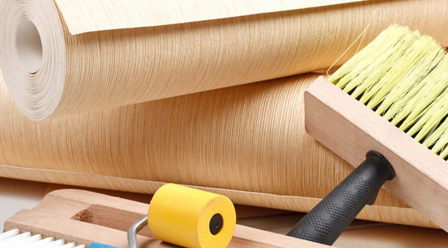 Технология наклеивание обоев на стену.