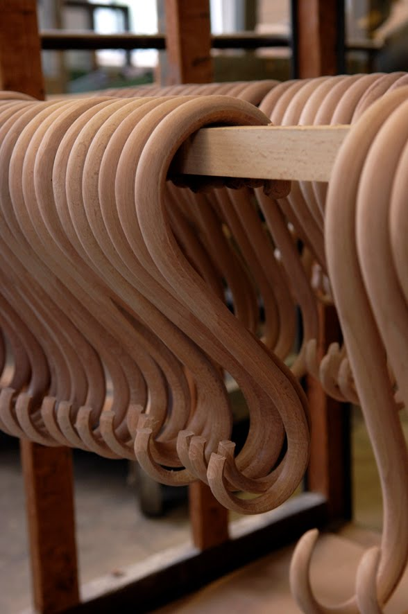 Гнутые изделия из дерева. Гнутая деревянная мебель. Гнутые деревянные элементы. Гнутые деревянные элементы для мебели. Гнутая заготовка