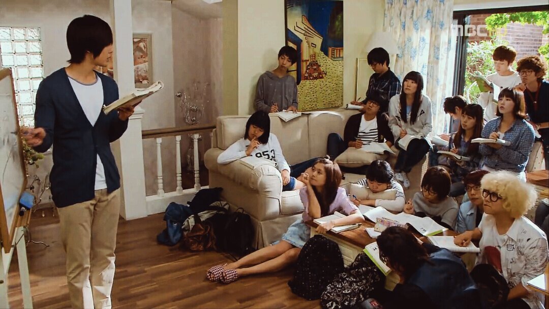 Кадр из корейского сериала  "Озорной поцелуй" , в главных ролях Ким Хёнджун и Чон Сомин