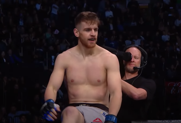 Эдмен шахбазян празднует побуду нокаутом над Бред Таваресом