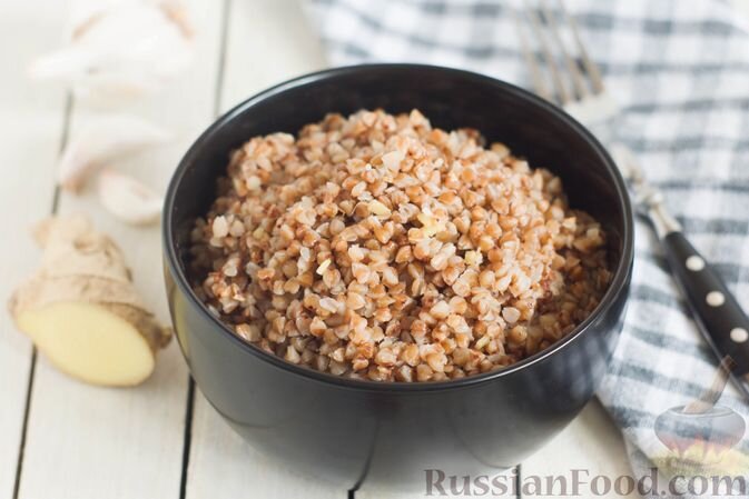 крупа гречневая, корень имбиря, чеснок, масло растительное, масло сливочное, соль, перец чёрный молотый, вода