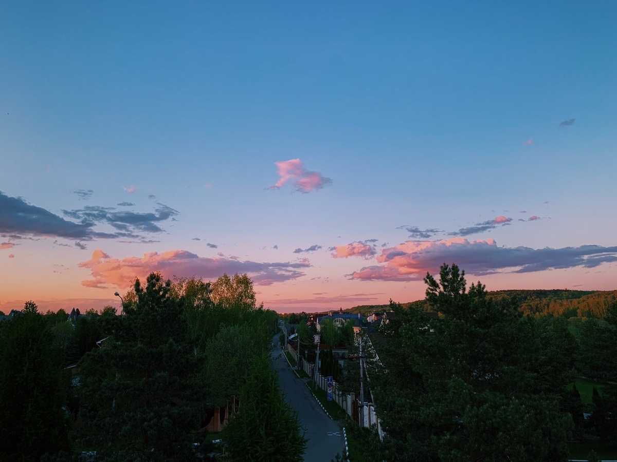 Сюда бы больше подошла фотография рассвета, как символ чего-то нового, но ведь за концом (закатом) всегда идет начало (новый день).