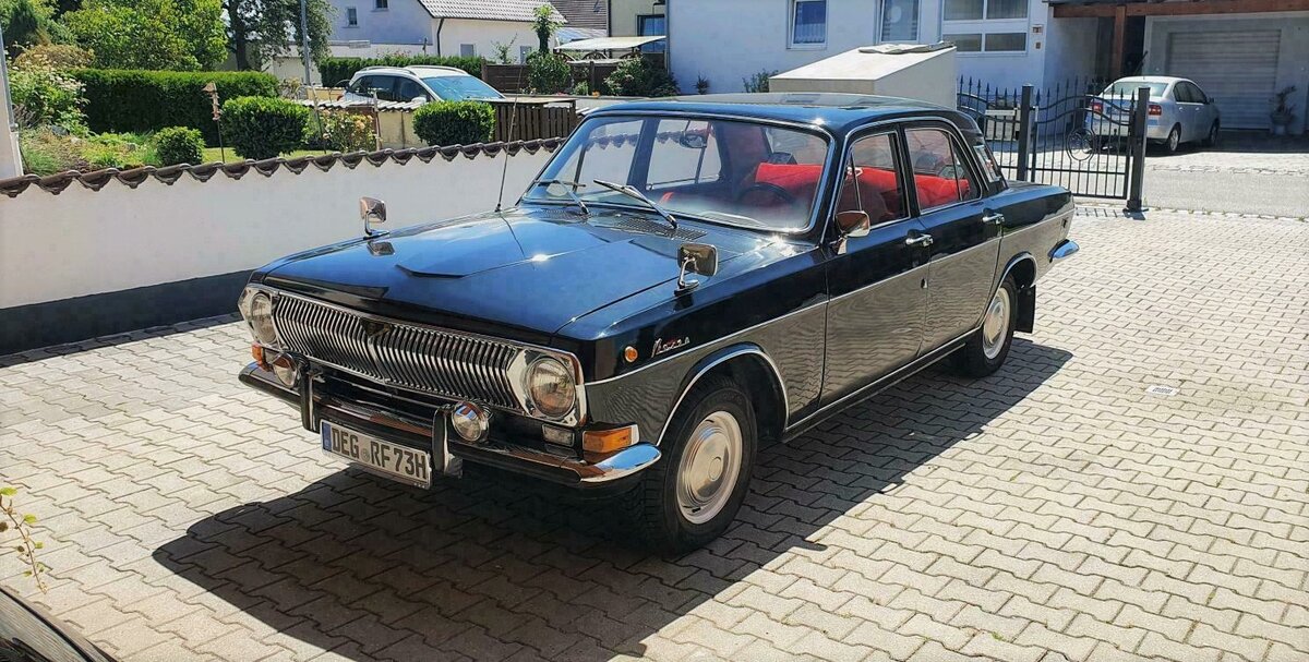 Машина в прекрасном техническом состоянии, особенно примечательно состояние ЛКП ГАЗ-24. 