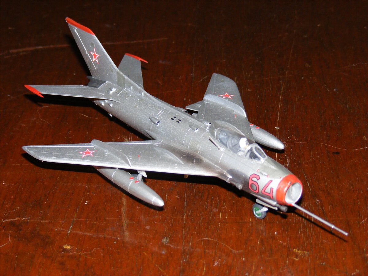 Модель истребителя МиГ-19
