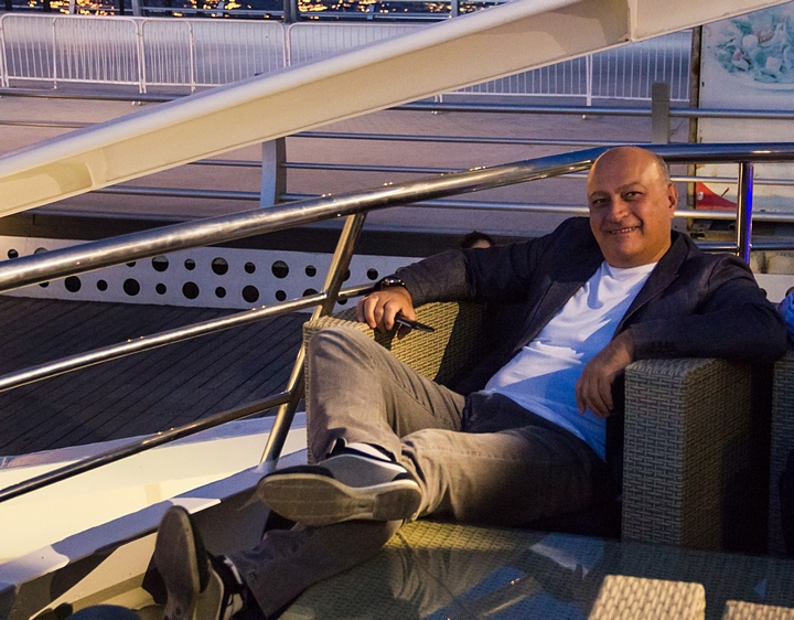 Это Азмайпарашвили радуется своей ловкости